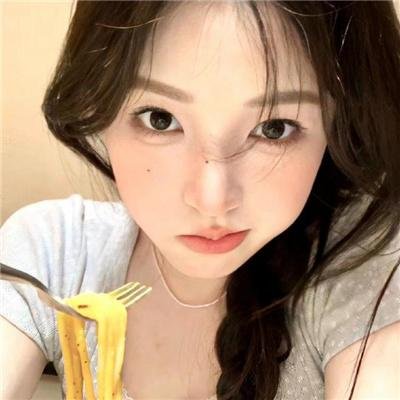 蓝色嘴巴的脸